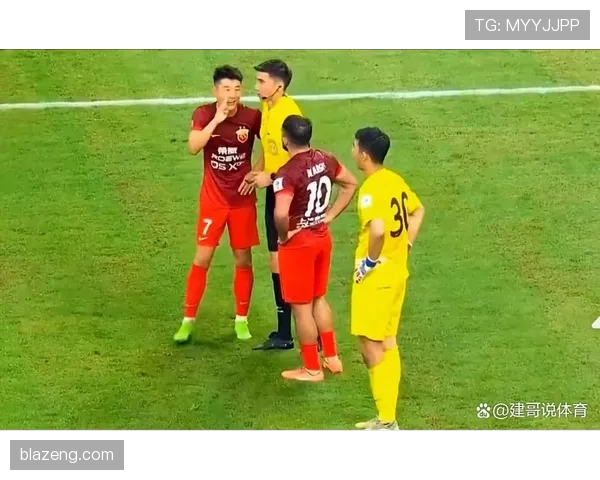 拉人犯规则判真相：裁判何时该吹罚，何时放行？